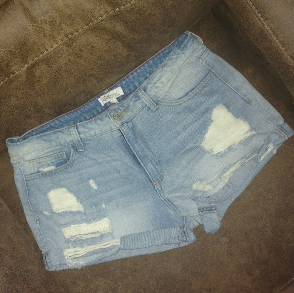 Boyfried distressed shorts